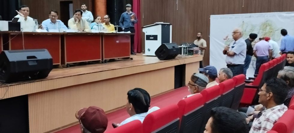 दून मास्टर प्लान 2041 – जनसुनवाई में उठे ट्रैफिक, पार्किंग और पर्यावरण के मुद्दे
