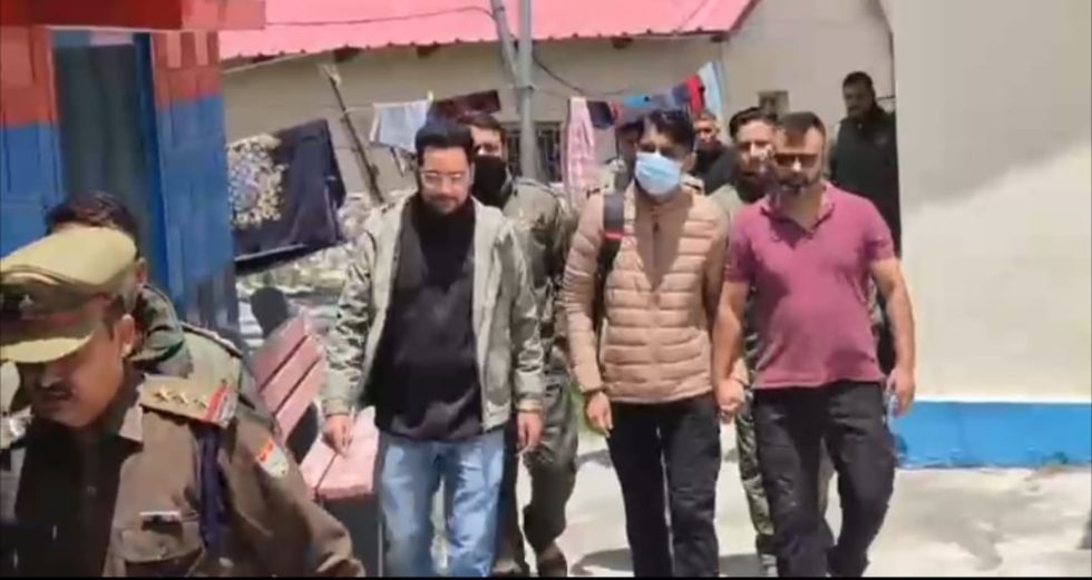 अभियुक्त कई बार रुपए व सोने चांदी के सिक्कों को गणना कक्ष से बाहर ले गया