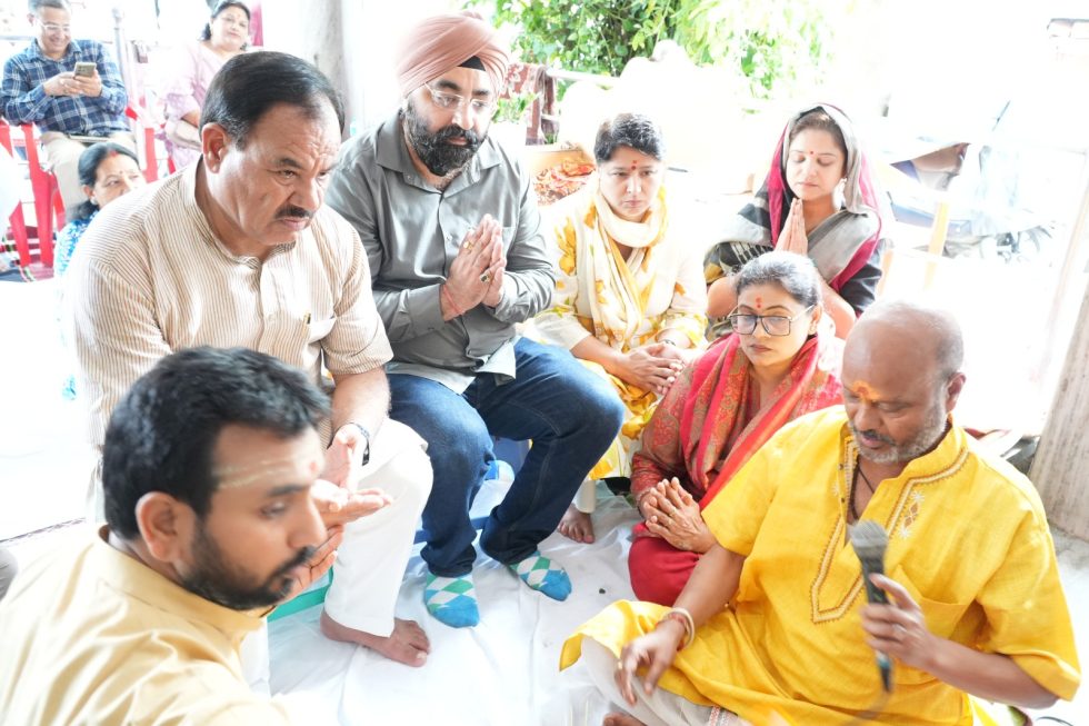 हरेला महोत्सव में बांटे गए पौधे, लिया पर्यावरण संरक्षण का संकल्प