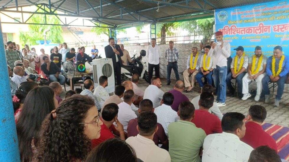 आंदोलित जल संस्थान कर्मचारियों का धरना स्थगित
