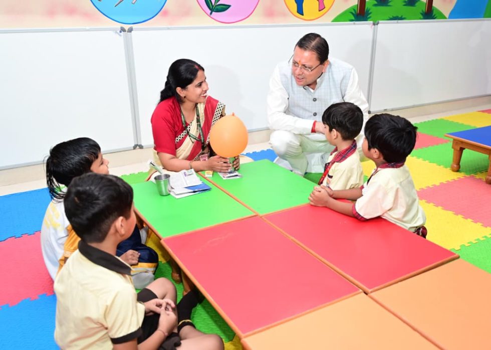 प्रतिभा सम्मान समारोह में मेधावी विद्यार्थियों का सम्मान