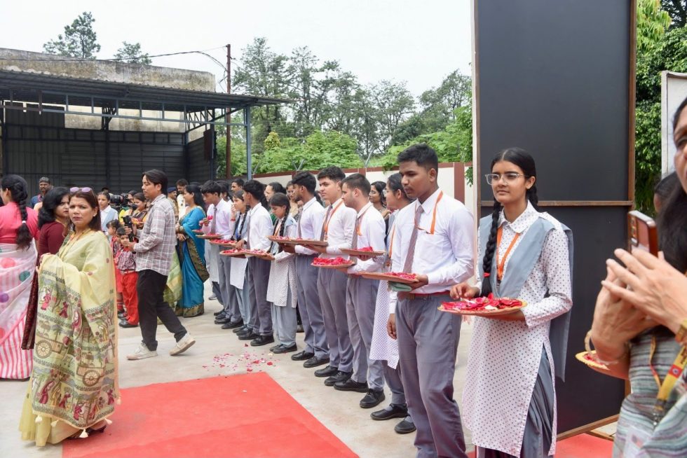 शिक्षा के क्षेत्र में एसजीआरआर का अहम योगदान – धामी