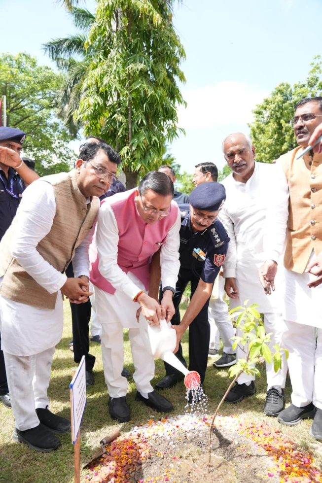 शहीद ऊधम सिंह की प्रतिमा का अनावरण कर दी श्रद्धांजलि